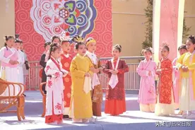 离石区长治路小学把经典名著搬上舞台 《四大名著》被孩子们演活了图片