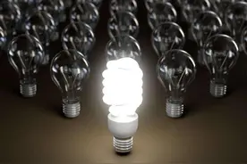 节能灯关了还一直暗亮，到底是什么原因？今天就教你处理的办法图片