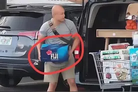 乐嘉在美国消费被拍：斐济矿泉水整箱买，网友：国内挣钱国外花图片