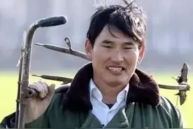 “大衣哥”朱之文：富极生悲图片