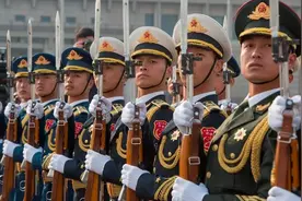 军人常服上的“黄绳子”究竟是什么？有什么特殊意义？图片