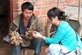 16年“树人”刘忠文：生病手“长满树枝”，生活无法自理全靠父母图片