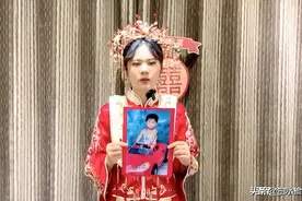 2022年，保定女孩穿秀禾寻亲，自幼被拐卖3次，和养父母断绝关系图片