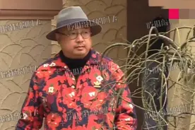 徐峥与马伊琍聚餐，餐厅门口热聊笑容满面，老婆陶虹独自惬意按摩图片