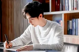 肖战微博认证更新，编剧汪海林批评：全是烂片，他是怎么做的？图片