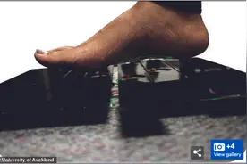 研究发现女性的脚比男性更怕痒，由此开发的挠痒痒鞋垫可延缓衰老图片