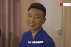 央视主持人康辉晒近况，从业28年上台仍紧张，称上节目要董卿授意图片