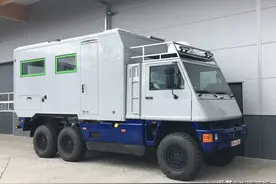 杜罗Duro6x6越野房车，前身为军用装甲车，底盘强悍特殊用处多图片