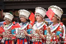 贵州山歌丨哥是岩上红石榴，妹你伸手想来偷图片