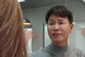 认不出！TVB知名视帝拍片晒近况，脸上僵硬像公仔被质疑医美过度图片