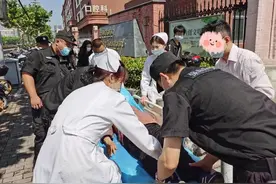 高龄老人地铁突发昏厥，一场暖心接力救助在普陀展开……图片