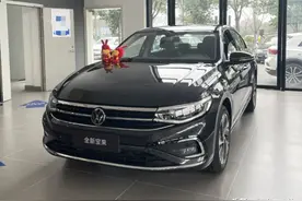 新车 | 售14.39万元 大众宝来1.5T到店实拍 尾标300TSI 比1.4T贵2000元图片