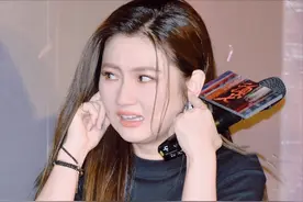 Selina任家萱亮相活动，T恤半裙穿出五五身材，自爆男友称她萱宝图片