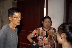 50岁公婆，卖2套房旅行9年，潇洒过后，回家却被儿媳赶出家门图片