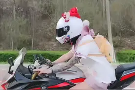 又有美女网红骑手车祸去世！现场一片狼藉好惨烈，生前不听人劝阻图片