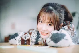 故事：男神看我不顺眼已久，可我俩合住数日后，他却深情吻我表白图片