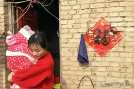 爸爸冒用叔叔的身份证，把妈妈骗回村里，但她生下我后就跑了图片