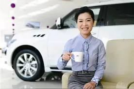 深圳38岁车行女老板，年赚百万至今单身，业务繁忙顾不上图片