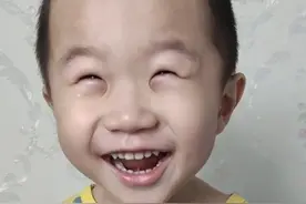 小甜椒：火遍全网的表情包萌娃，一张“魔力笑脸”感染100万网友图片