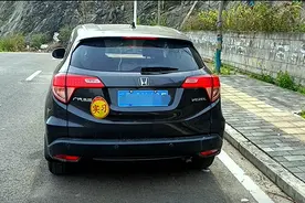 驾照实习期已过，还可以在车上贴实习标志吗，建议三种人一定要贴图片