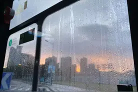 夜读 | 浅水喧哗，深水沉默图片