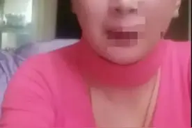 广州地铁打人大妈，拘留满出来开直播怼粉，称没打错人打的不是人图片