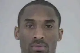 NBA球星入狱照：科比一脸严肃，JR面带微笑，甜瓜一看就是社会人图片