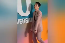 萧敬腾步伐虚浮被传吸毒，警方要求做二次毛发检测，现结果来了！图片