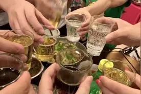 一瓶白酒等于10瓶啤酒，这个公式对？学会计算酒精度，拼酒不吃亏图片