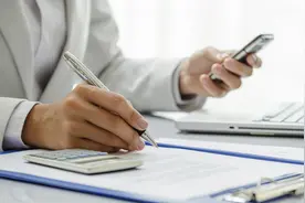 手机如何一边打电话一边记录号码？学会这招，再也不用纸和笔图片