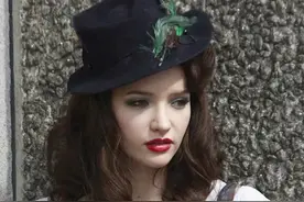 英国美女妲露拉莱莉图片