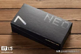 iQOO Neo 7竞速版上手：极简几何黑，向复古潮流致敬图片