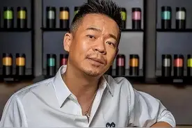 “狠人”孙浩：得罪杨坤20年不说话，抱上张嘉译“大腿”后成赢家图片