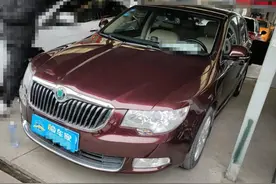 3万块的斯柯达昊锐贵不贵？拆开内饰：这味道！这么看车会挨揍吗图片