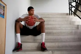 跟腱长度历史第一 手掌比脸大 臂展快到膝盖，字母哥天赋太可怕图片