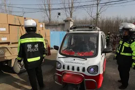 60岁以上老人不能驾驶三轮车上路？有3种解决方案，你会怎么选？图片