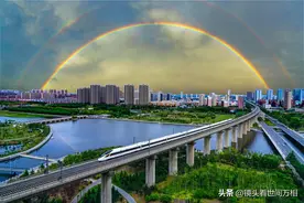 吉林摄影家霍春光聚焦城际高铁 365天持续拍摄高铁沿线的春夏秋冬图片