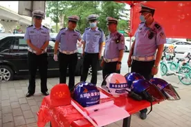 骑电动车不戴头盔会被处罚，不要以为交警在开玩笑，一次性说明白图片