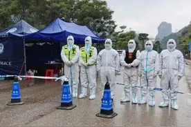 陈三废许华升等网红为百色捐几万桶泡面和粉：现百色缺的是这些吗图片