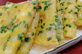 外面卖的鸡蛋饼为什么那么蓬松柔软？原来有秘诀，学会在家做图片