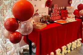 超省钱的订婚布置，2个小时3个人500元打造订婚现场，附主持稿图片