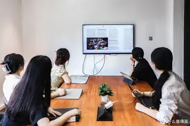 买投影仪还是电视机？给大家做个详细的会议室设备选择的建议图片