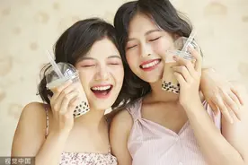 杭州“魔幻奇街”，1平米租金近1万！商家：赔钱也要占坑图片