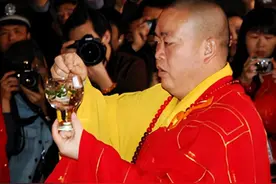 少林寺年入香火钱上亿元，钱去了哪里？方丈释永信：我月薪七百元图片
