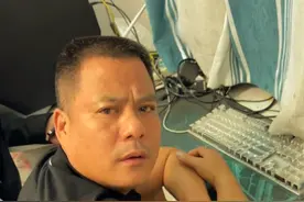 顶流网红被亲爹坑惨！深夜误发不雅视频遭转发，赤裸出镜太辣眼图片