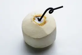 喝椰子喝进急诊室？食品专家教你识别变质椰子图片