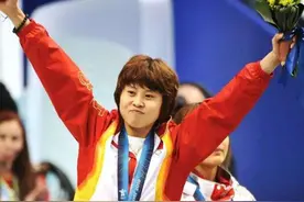 冰场上韩国队最痛恨的人，背手遛弯轻松夺冠，王濛到底有多牛？图片