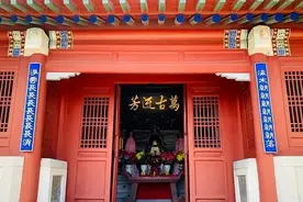 孟姜女庙一副“奇对联”，难倒众多才子，郭沫若微微一笑轻松读出图片