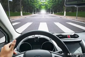 驾驶摩托车后，我的小车驾驶证也被吊销了，原来是……图片