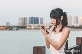 50岁住家男保姆，对24岁女雇主高度负责，受到称赞图片